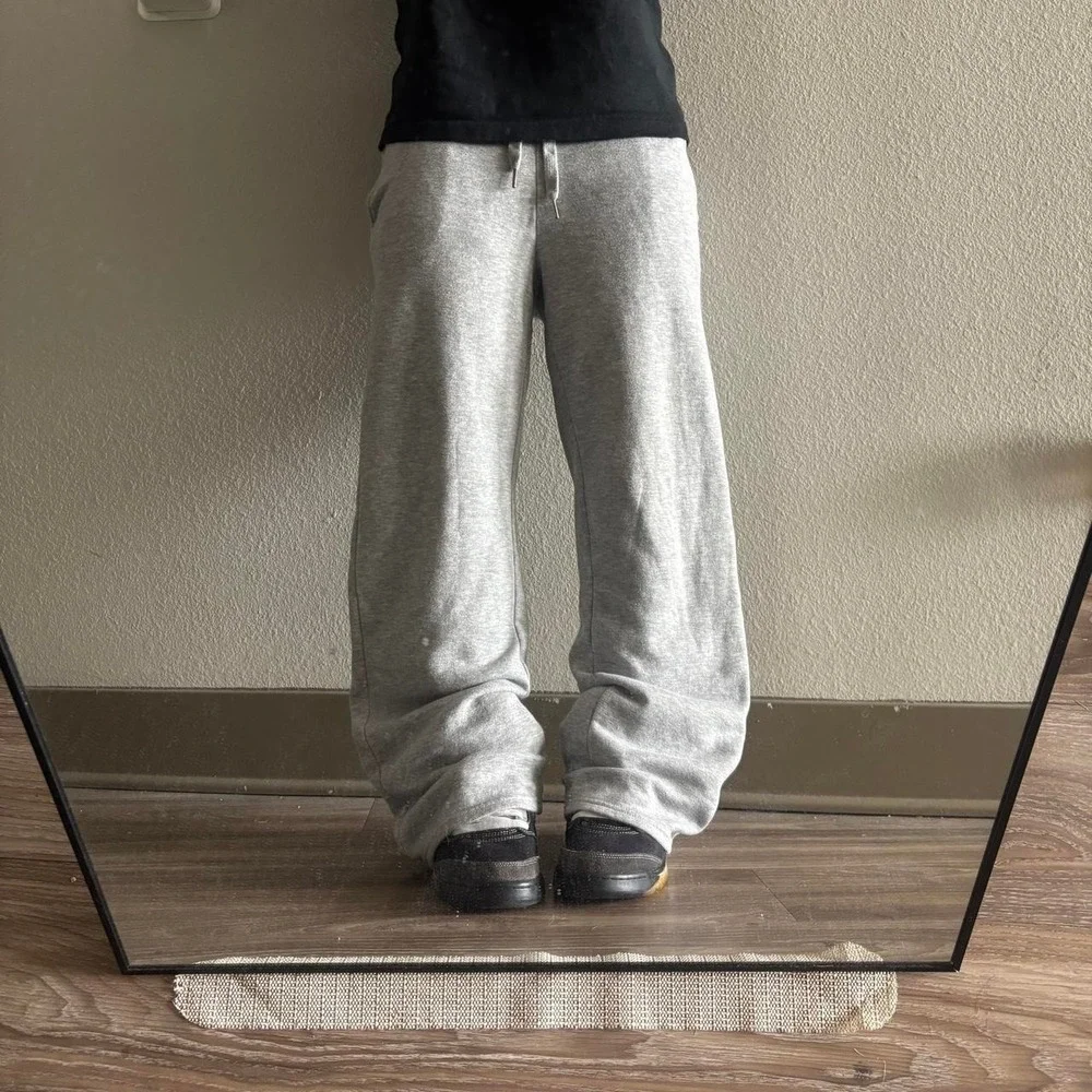 Vintage Y2K/2000s Baggy Light Grey Essential Sweatpants! Fits XS